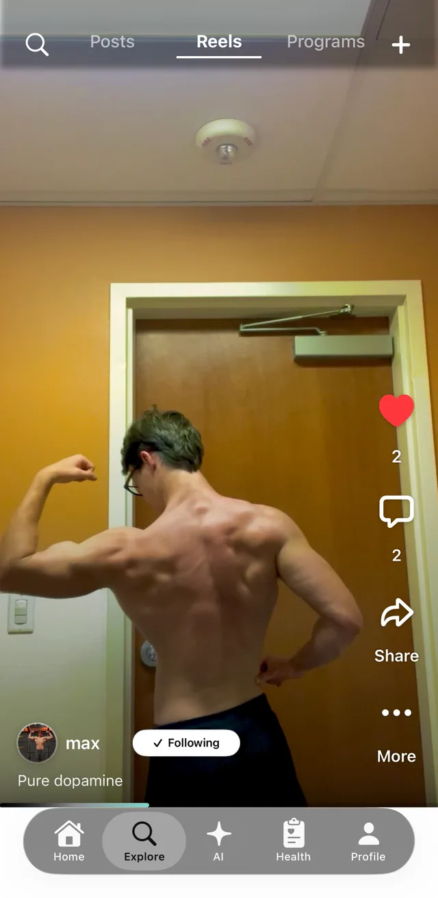 ROID social fitness app feed showing a workout reel from the training community